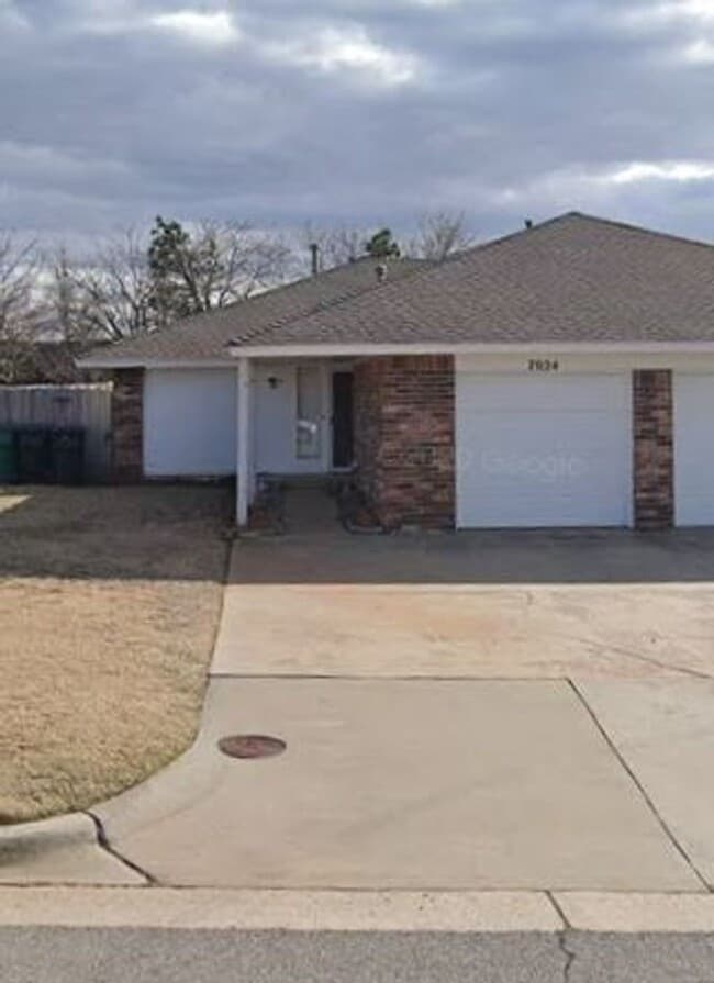 Building Photo - 7024-26 Woodlake Duplex Unit 7024 Woodlake Dr