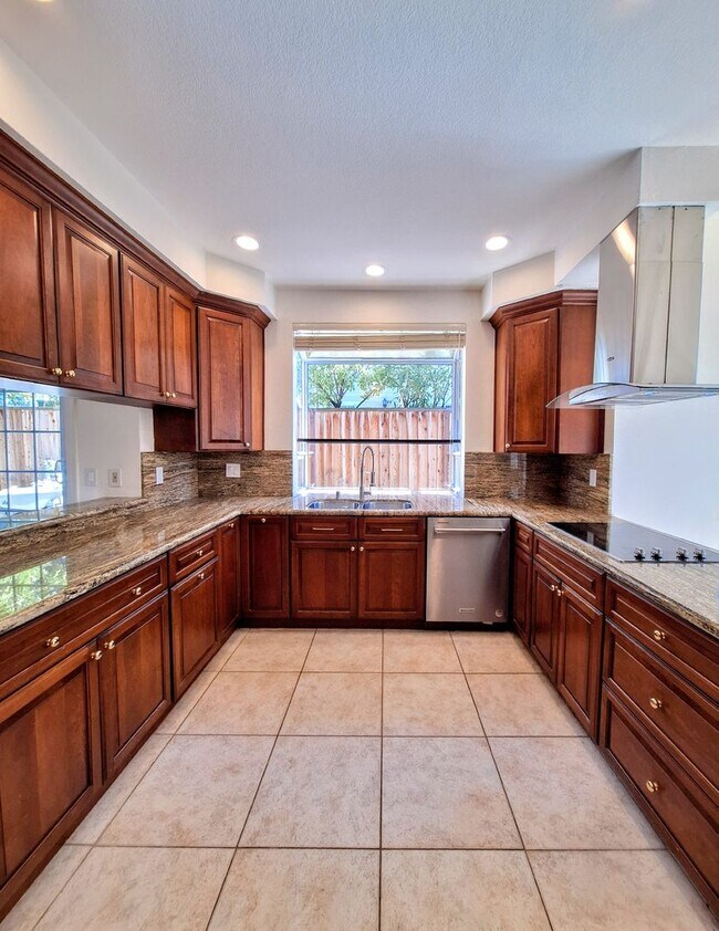 802 Schooner Bay Dr