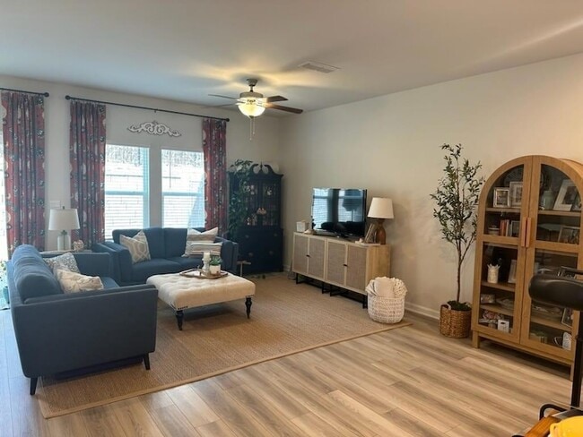 Photo - 108 Cedar Ln