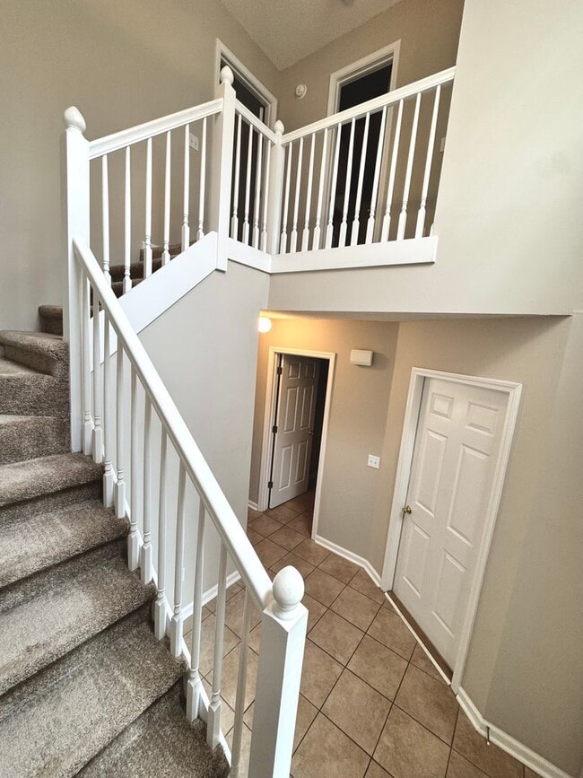 Photo - 128 N Springview Dr