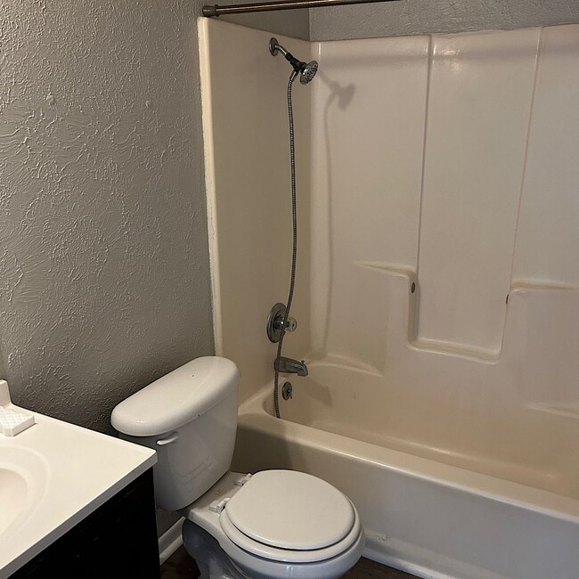 Photo - 2/1 Apartment Close to Elementary School Unit #D