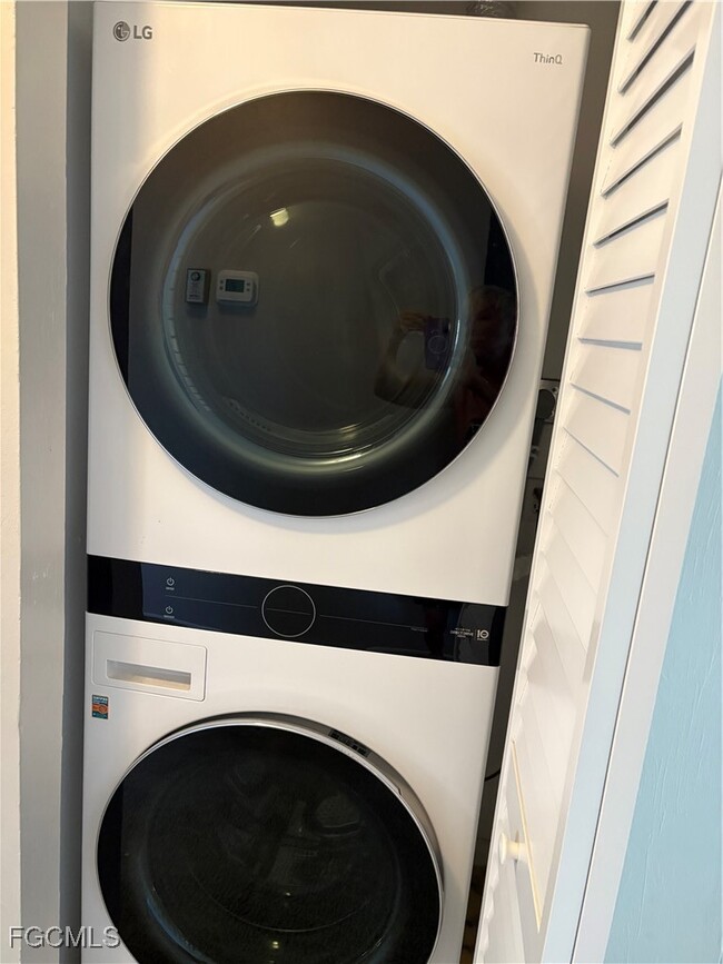 Building Photo - 374 Connecticut St