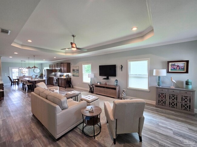 Photo - 706 Upper Heron Way