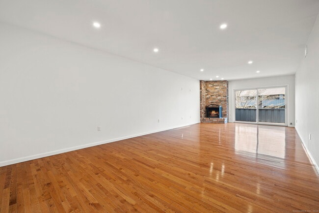 Photo - 1153 Stratfield Rd Unit 1153