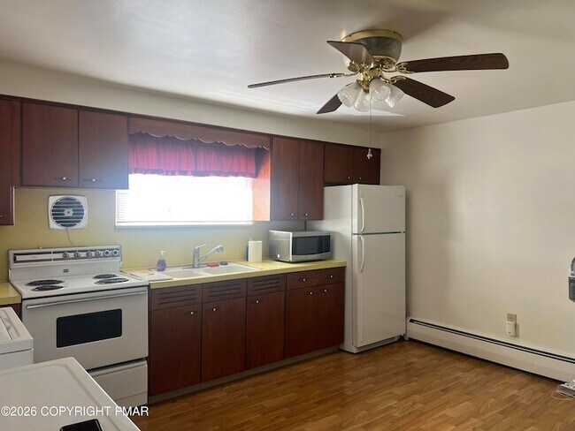 Photo - 144 E Diaz Ave
