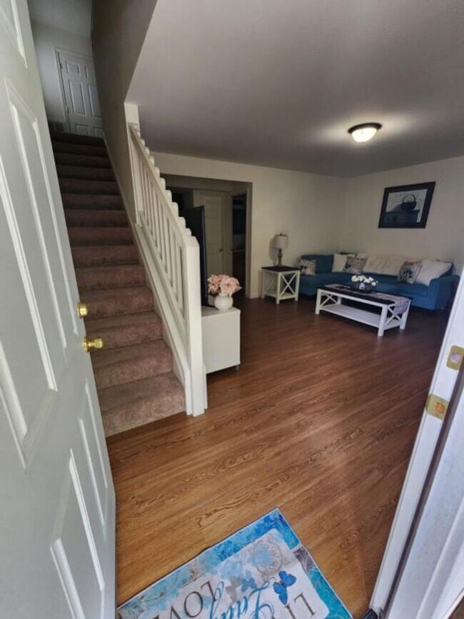 Photo - 412 Winston St Unit A