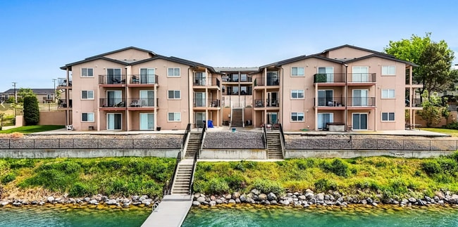Building Photo - Lake Front Condo! Available NOW!