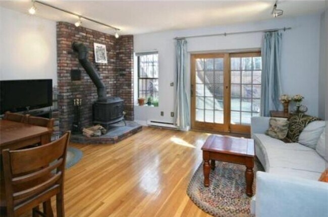 Photo - 66 Clarendon St Unit 1