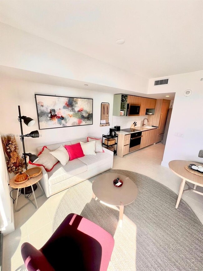 Photo - 159 NE 6th St Unidad 2508