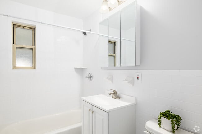 2BR, 1BA - 850SF - Bathroom