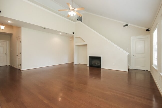 Photo - 107 Inverness Cove