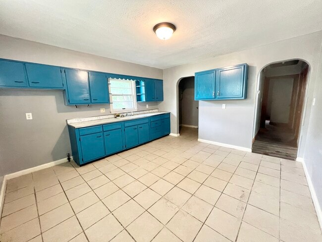 Photo - 2400 Burwell Ave