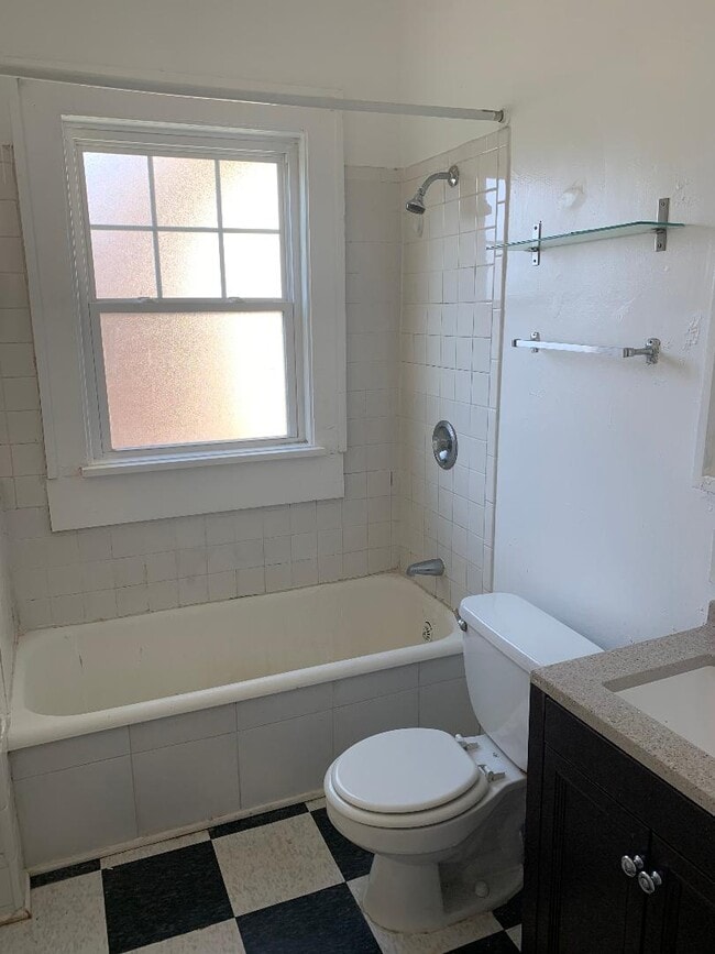 Photo - The Earle Apartments