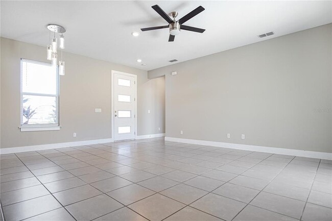 Photo - 210 Goldenrod Ln