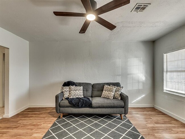 Photo - 1229 Meta Ave