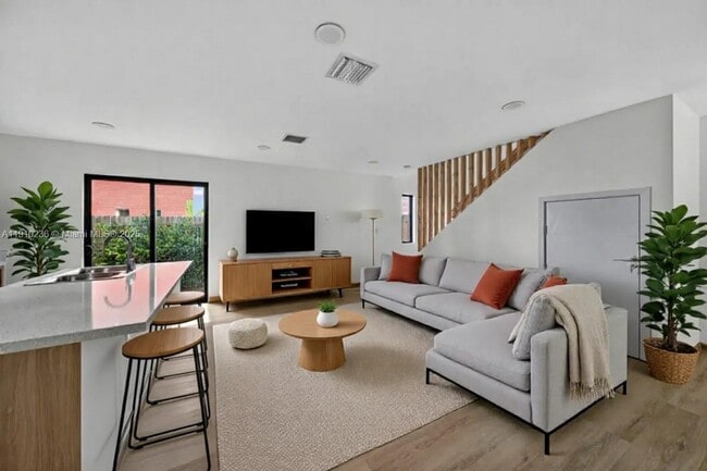 Photo - 936 NW 10th St