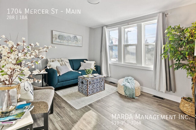 Photo - CHARMING 2BED/1BATH MAIN FLOOR IN CENTRAL ... Unit Main