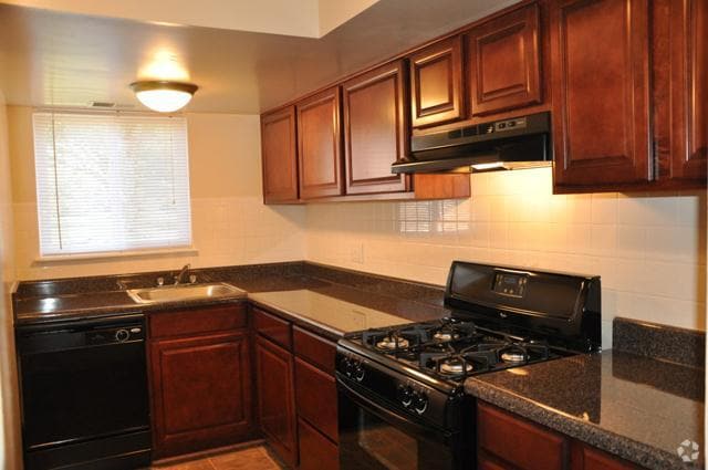 Kitchen - Conway Garden Apartments