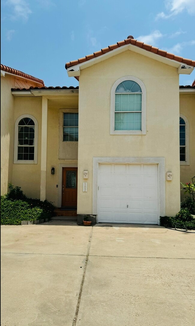 Building Photo - 14878 Granada Dr Unit 102 Rental