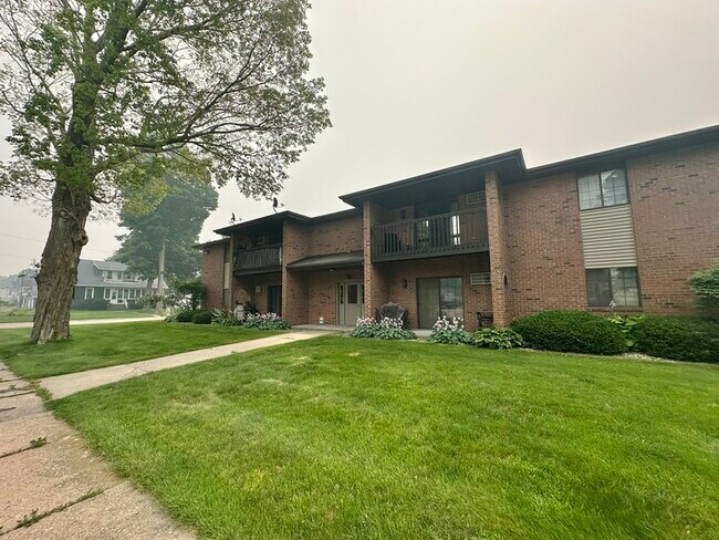 Photo - 230 Robbins St
