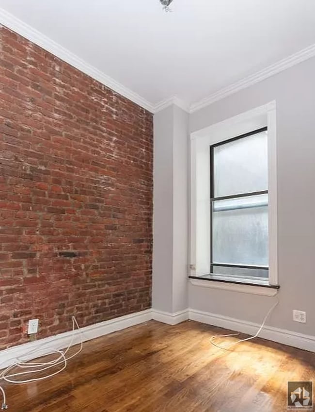 Building Photo - NO FEE One Bed in Soho! Won't Stay on the ... Rental