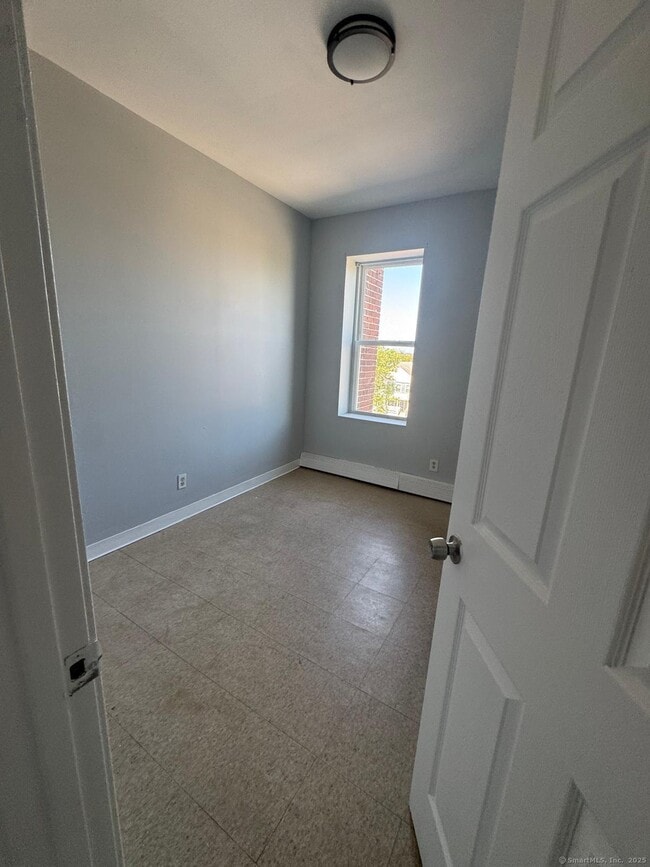 Photo - 1057 E Main St