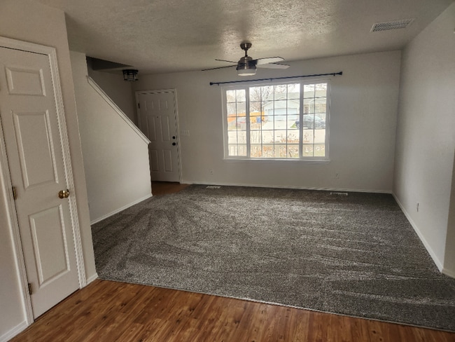 Photo - 1427 W Roberts Pl