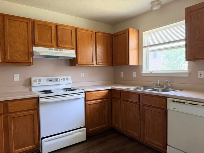 Photo - 3204 Hereford Ln Unit B