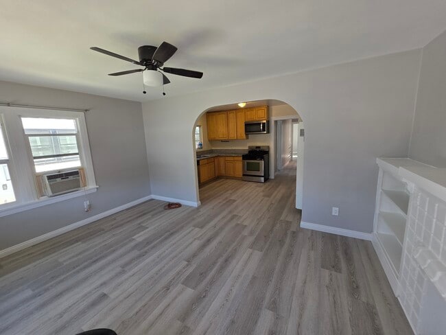 Photo - 270 Newport Ave Unidad B