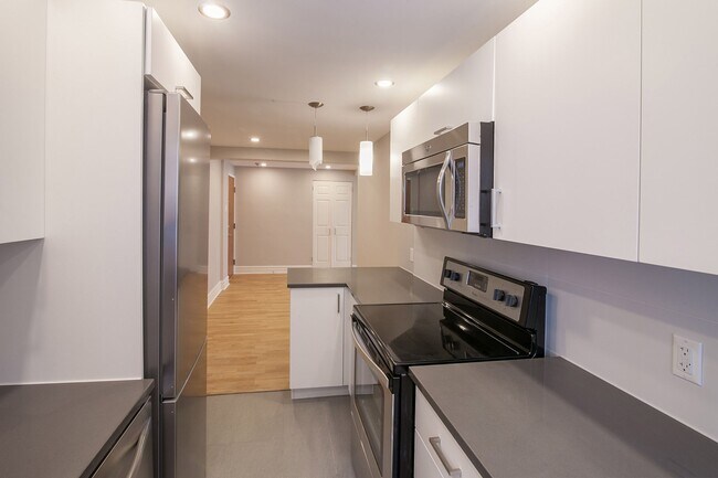 Photo - 3421 Drummond