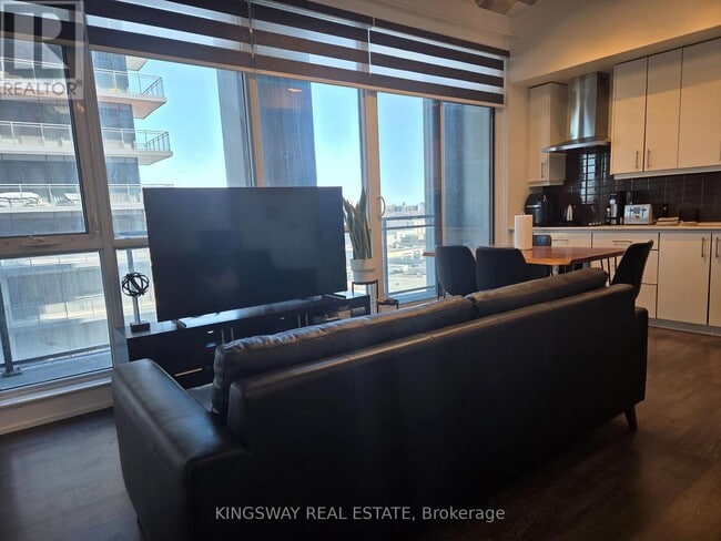 Photo - 75 The Donway W Unité 613