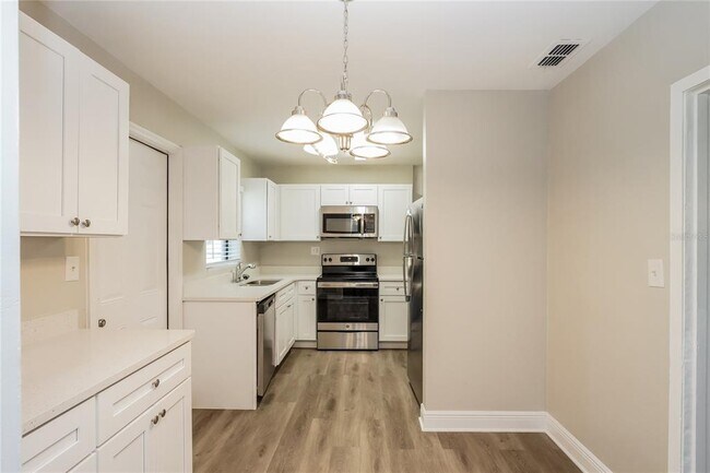 Photo - 832 Bethune Dr