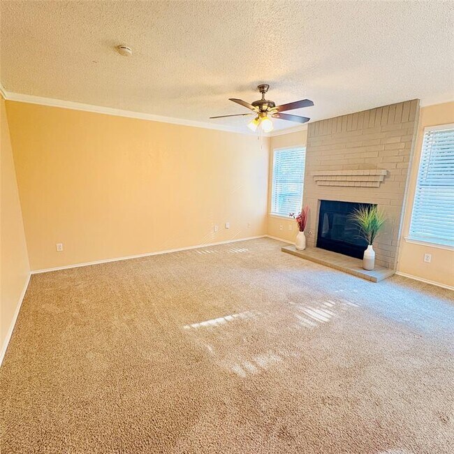 Photo - 17506 Klamath Falls Dr