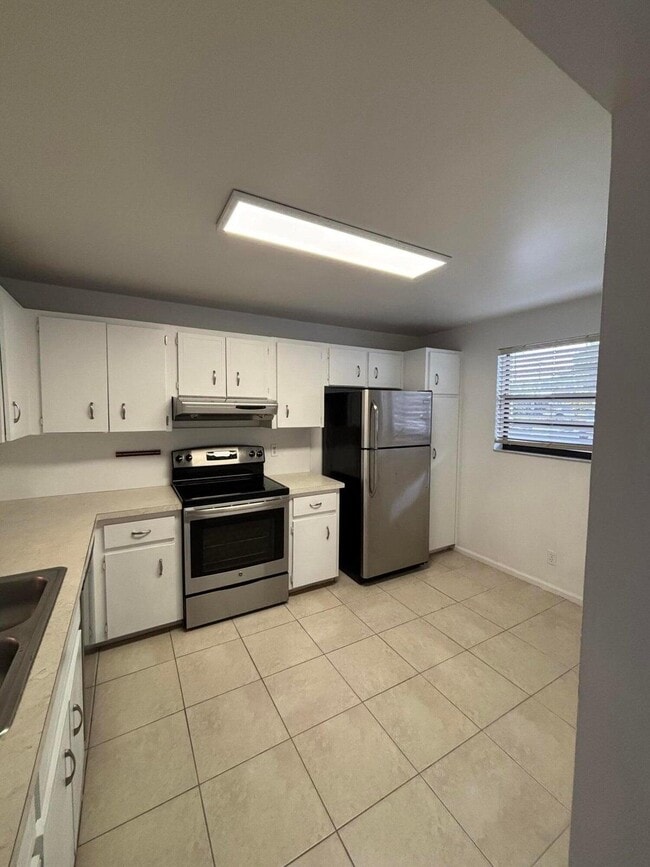 Photo - 555 Banyan Tree Ln Unit 109