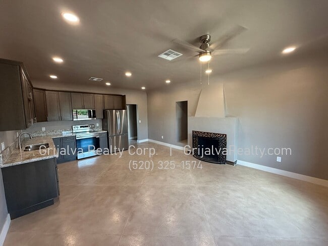 Photo - 3861 E 3rd St Unit 01
