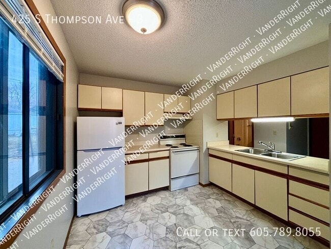 Building Photo - 425 S Thompson Ave Unit 3