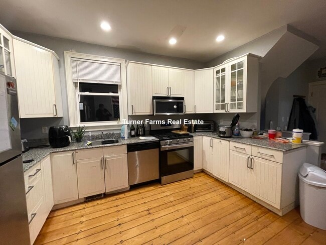 Photo - 731 Parker St