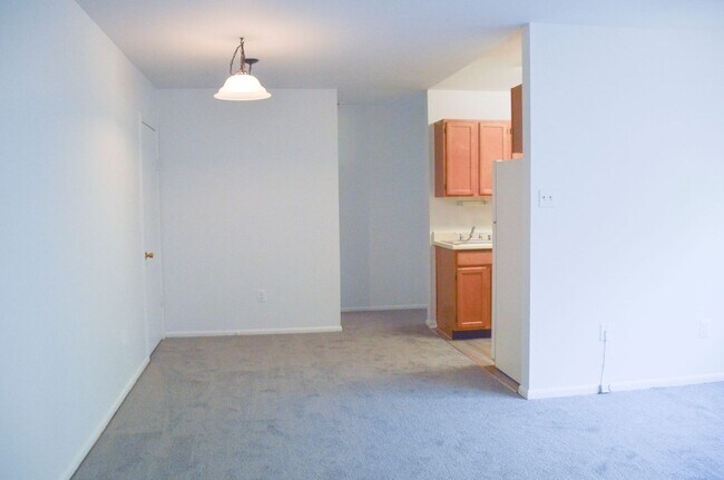 Building Photo - 3301 C St SE Unit C St-203 Rental
