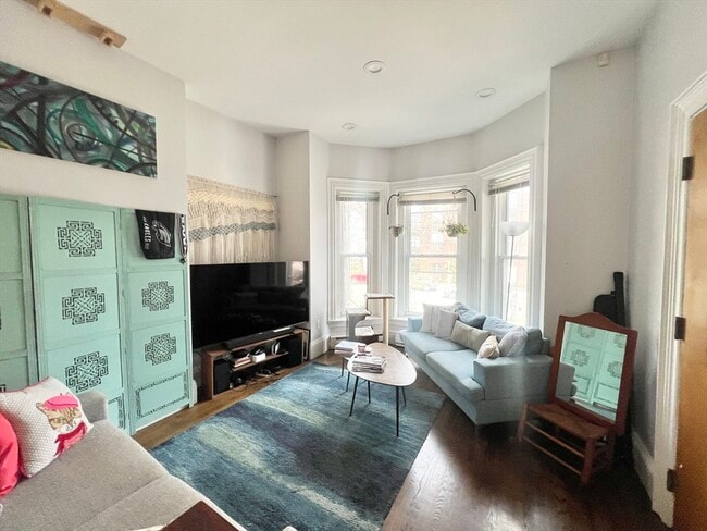 Building Photo - 28 Beacon St Unit 1 Rental