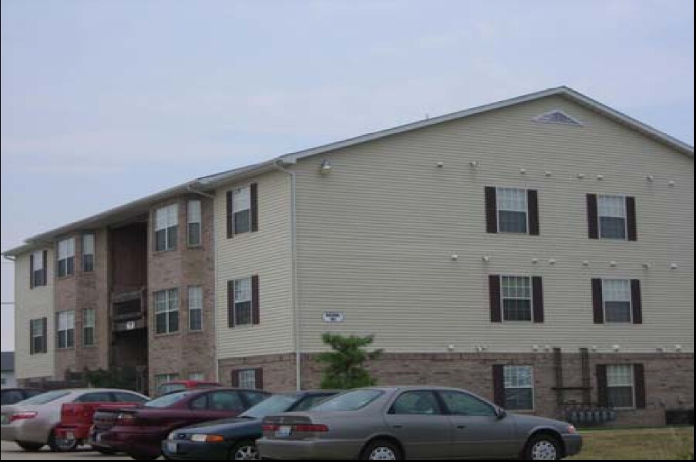 Chouteau Bay Apartments - Chouteau Bay Apartments