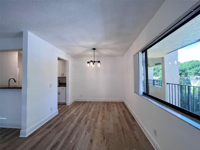 Photo - 1013 Meadows Cir Unit 1013