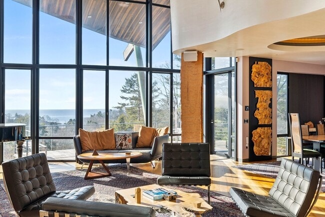 Photo - 370 Summer St