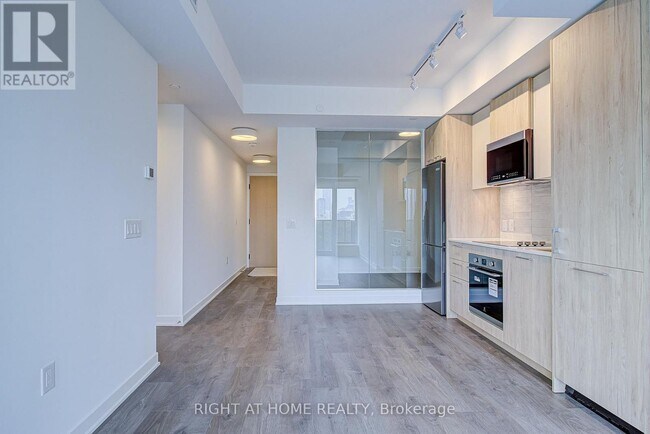 Photo - 10 Oak St Unit 907