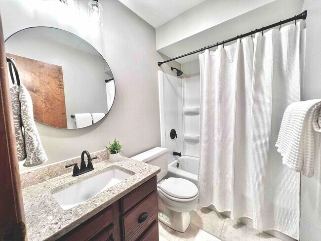 Photo - 205 Juniper Dr