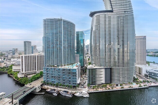Building Photo - 475 Brickell Ave Unit 2908 Rental