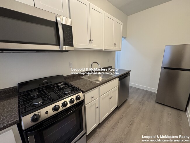 Building Photo - 64 Woodstock Ave