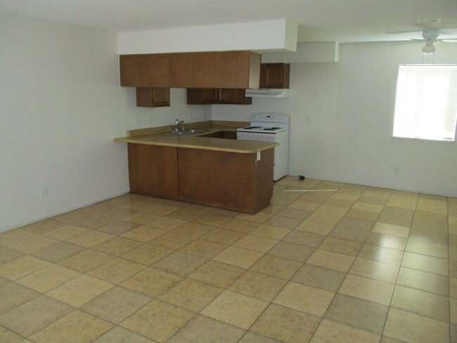 Building Photo - 2209 N Jones Blvd Unit 2209 N Jones Blvd #2 Rental