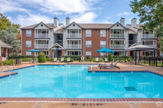 Pool Area - Parc 1010