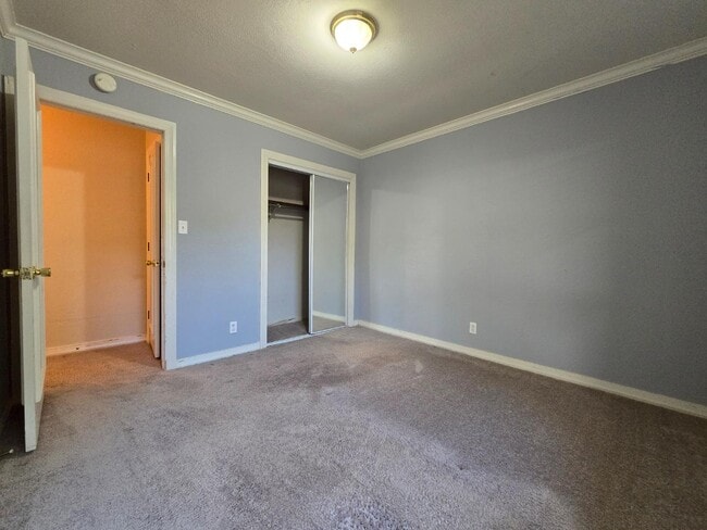 Building Photo - 1025 W Madison St Rental