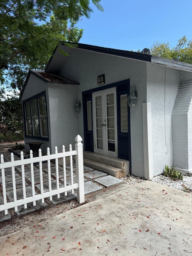 Photo - 514 Churchill Rd